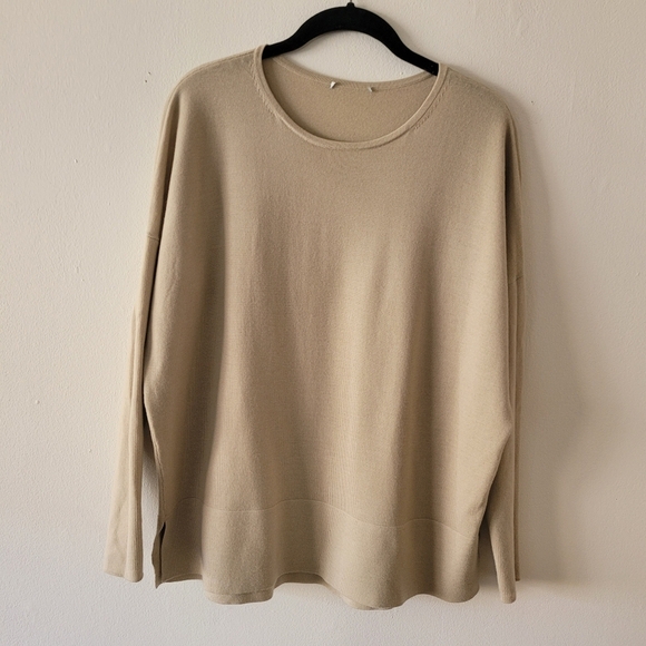 Akris Punto Wool Crew Neck Sweater. Tan Dropped Shoulder Sleeve Beautifully Soft - Picture 1 of 15